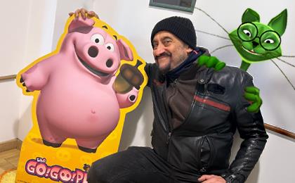 A friendly visit from the Italian voice of Mr. Cat!